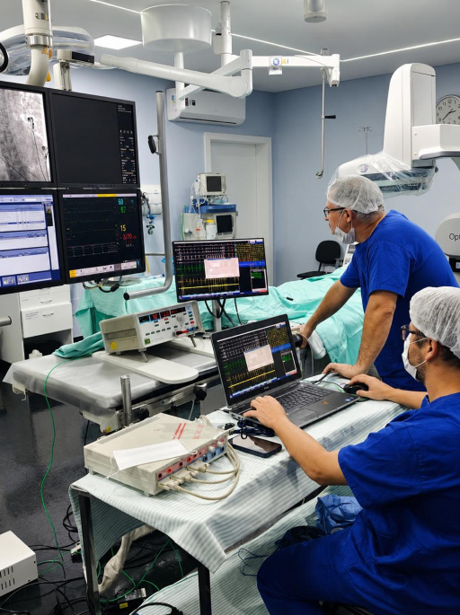 Equipe revisa resultados após ablação de arritmia